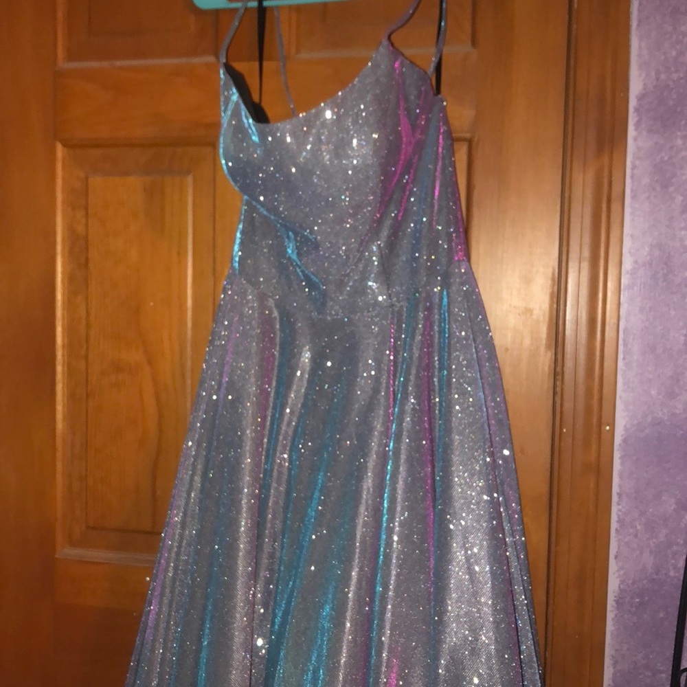 *Never worn* Prom Dress!đź‘— - Picture 3 of 9